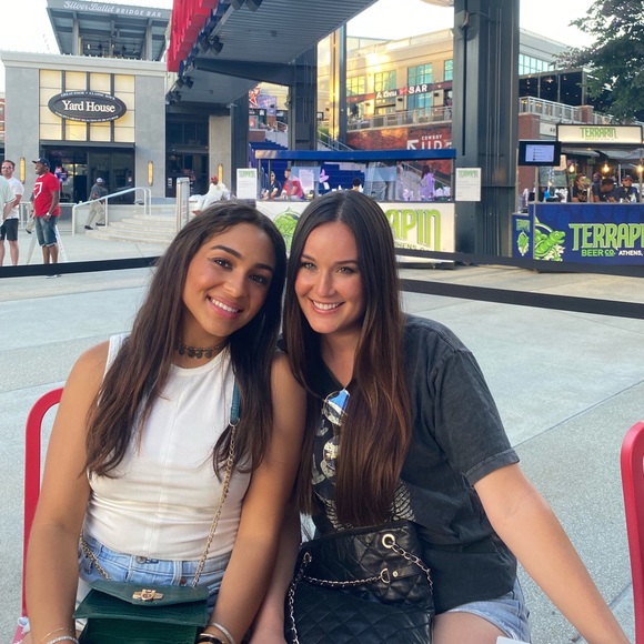 MEET YOUR POSHER - Picture 5 of 6